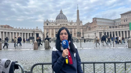 Pilar Cisneros en el Vaticano frente a la Basílica de San Pedro