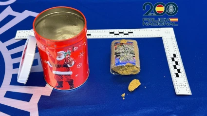 Detenida una persona por tráfico de drogas, con 72 gramos de hachís oculto en un bote