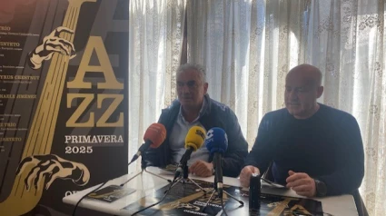 El responsable del café Latino, Eduardo Rodríguez, y el presidente de la Fundación Florencio Alvarez, Marco Vázquez, en la presentación del Festival de Jazz