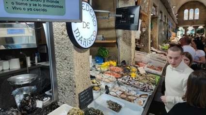 Clientela de la Plaza de Abastos cuenta sus hábitos de consumo de pescado