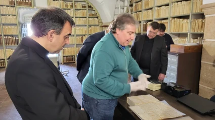 Biblioteca de los Jesuitas en Plasencia, Mons. Brotós y Gorka Diaz, archivero