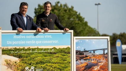 Jesús Fernández, director del torneo, y Arturo Alpresa, alcalde de Villarrsa