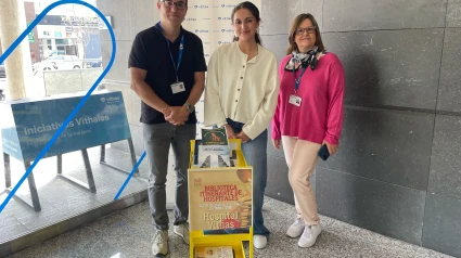 Dr. Jesús Merino, directo médico, Maya de la Feria del Libro y Amparo Marzal, directora gerente de Vithas Castellón