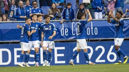 Los jugadores del Oviedo celebran el triunfo contra el Levante