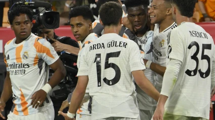 El Real Madrid celebra el gol de Tchouameni al Barcelona