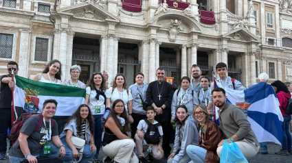 Mons.Brotóns junto a los Jóvenes en Roma