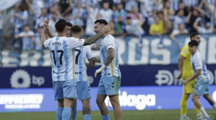 Los futbolistas del Málaga celebran la victoria contra el Castellón