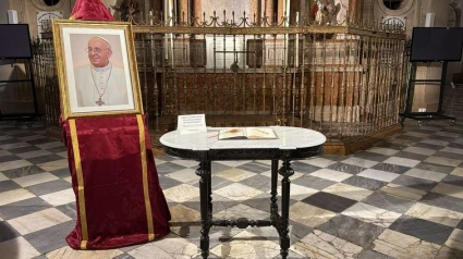 Libro de condolencias en la catedral de Guadix