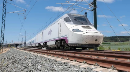 Uno de los trenes que unen Cádiz con la capital de España