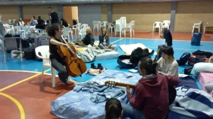 Los alojados en el Pabellón de Alhama de Aragón, una vez que volvió ya la luz