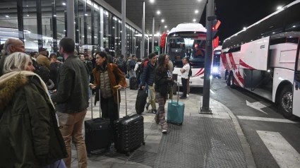 Viajeros atrapados en el túnel de Pajares llegan a la estación de tren de León