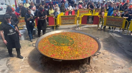 Imagen del arroz gigante de la familia Riquelme de la Santa Faz 2024.