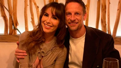 Jenson Button posa junto a su mujer la modelo Brittny Ward.