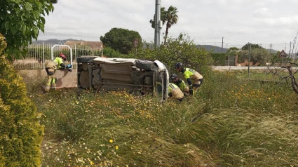 Estado en el que quedó el coche de la joven accidentado en Purias