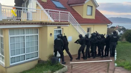 La Guardia Civil accediendo al lugar del secuestro