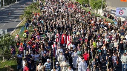 Imagen de la comitiva oficial camino del monasterio de la Santa Faz, a la altura de LA PARAETA COPE.