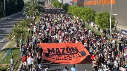 Imagen de la pancarta gigante portada por Compromís en la Santa Faz.