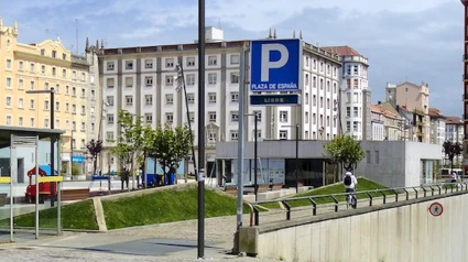Uno de los párkings de Ferrol ubicado en la Plaza de España