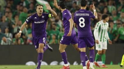 Los futbolistas de la Fiorentina celebran el 2-1 contra el Betis