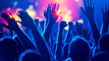 Jóvenes en un festival de música