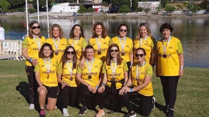Equipo del barco 'Dragón Club' del Club de Piragüismo Tartessos Huelva