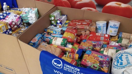 Una de las 'bañeras' instaladas en una gran superficie para la recogida solidaria de alimentos