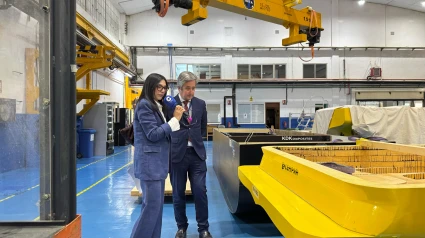 Pilar Cisneros con Francisco Pérez Villalonga, capitán de navío de la Armada Española e ingeniero naval, en el CEHIPAR (Centro de Hidrodinámica de El Pardo)