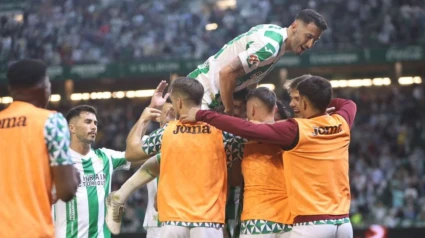 Los futbolistas del Córdoba celebran uno de los cuatro goles contra el Cádiz