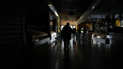 Vista del mercado de Guinardo (Barcelona) durante el apagón
