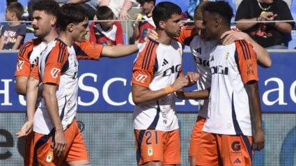 Hassan celebra con sus compañeros el gol en El Alcoraz.
