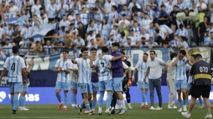 Los jugadores del Málaga celebran la victoria contra el Granada