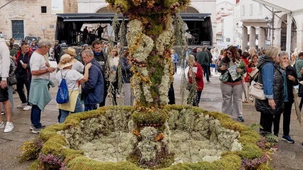 La Asociación Cultural Os Lolailos recibe el primer premio al Maio Artístico