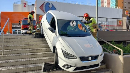Intervención de los bomberos en Carrefour