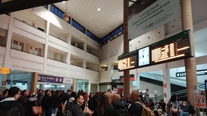 Usuarios AVANT Madrid-Ciudad Real-Puertollano piden a Adif y Renfe un plan de contingenciasEl presidente de la Asociación de Usuarios AVANT del corredor Madrid-Ciudad Real-Puertollano, Pablo López, ha asegurado que si bien es estendible que la situación del robo de cable que ha afectado a decenas de trenes es algo "sobrevenido y en cierto modo inevitable", se echa de menos que Renfe y Adif articulen "un plan de contingencias ante este tipo de imprevistos".SOCIEDAD