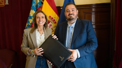 La diputada provincial, María Tormo, junto al director general de Transparencia y Participación, José Tárrega