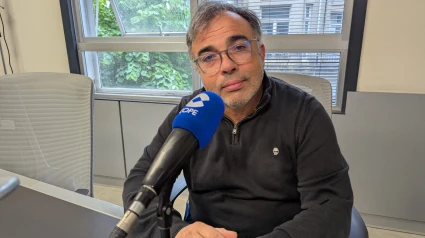 Josecho Guldrís, cura de Milladoiro, en el ayuntamiento coruñés de Ames