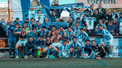 Atlético Baleares celebrando su victoria frente el Torrent