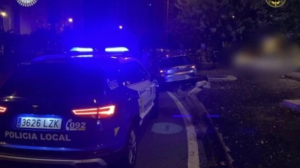 Detenida una conductora que circulaba de forma errática y se negó a la prueba de alcoholemia en Gran Canaria.La Policía Local de Las Palmas de Gran Canaria detuvo la pasada noche a una conductora al que se le dio el alto por circular de forma errática tras negarse a realizar la prueba de alcoholemia y resistirse a abandonar el coche.ESPAÑA EUROPA ISLAS CANARIAS SOCIEDADCEDIDO POR @POLICIALPA
