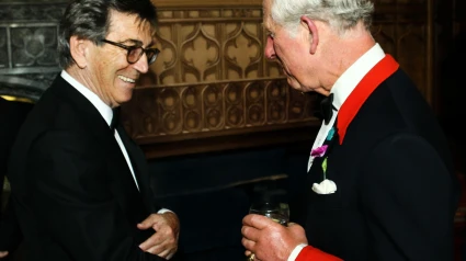Hector Colonques, presidente de Porcelanosa Grupo, y el entonces príncipe de Gales, en una cena de gala celebrada en el castillo de Windsor en 2016