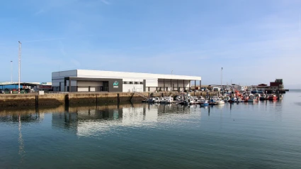 La nave de redes del Puerto de Burela acoge la XX edición de la Feria Expomar