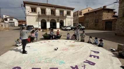 Huevos, queso y vivienda: La receta del éxito de este pueblo de Teruel contra la despoblación
