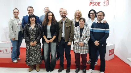 La candidata socialista Isabel  Casalduero con concejales, diputados y directivos del PSPE lorquino
