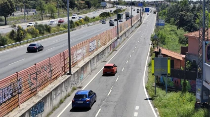 Tramo de la vía de servicio de la A-6 para la que se pide una acera