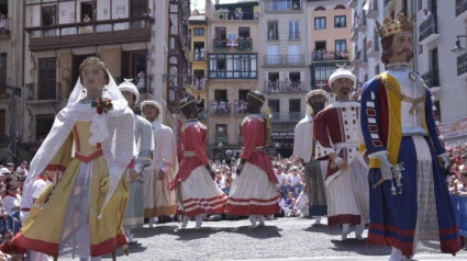 Historia de la Comparsa gigantes y cabezudos de Pamplona