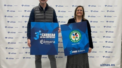 Andrés Vera, organizador e impulsor de la carrera y Amparo Marzal, directora gerente de Vithas Castellón.