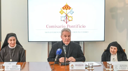 El arzobispo de Burgos y comisario pontificio de los monasterios de Belorado, Orduña y Derio, Mario Iceta, ofrwce una rueda de prensa en Briviesca