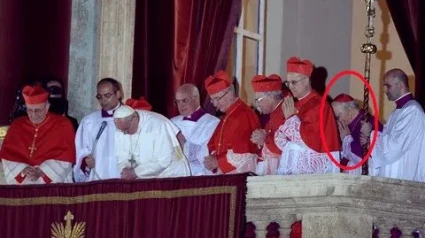 El entonces Mons. Baldisseri después del Cónclave del Papa Francisco