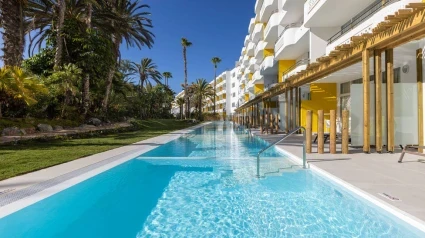 Piscina de un hotel