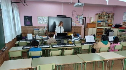 Ana Copa impartiendo clase a sus alumnos