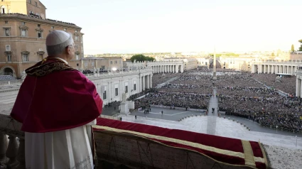 El Papa dirigiéndose a los fieles